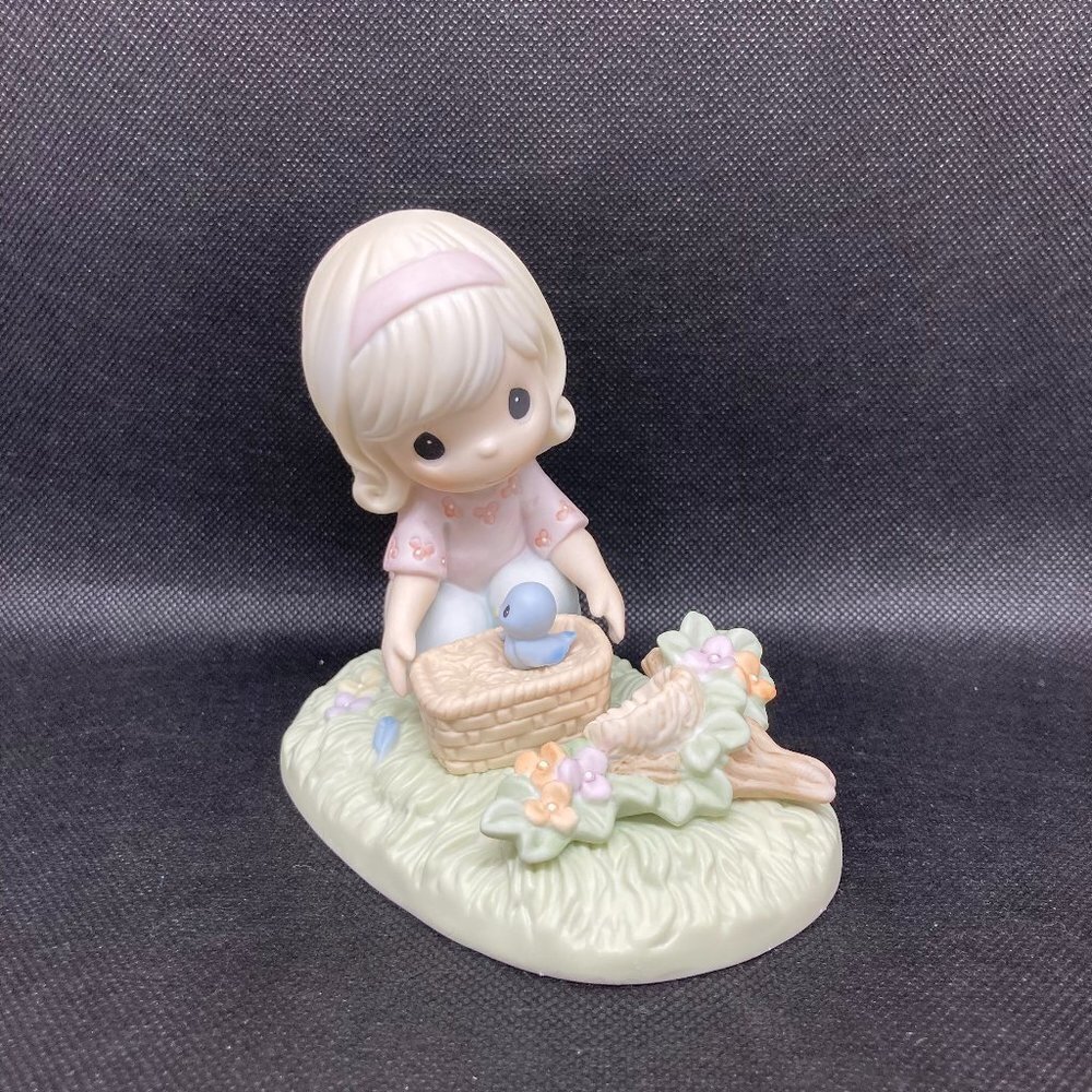 PRECIOUS Moments "It Only Takes A Moment To Show You Care" 2007 club figurine